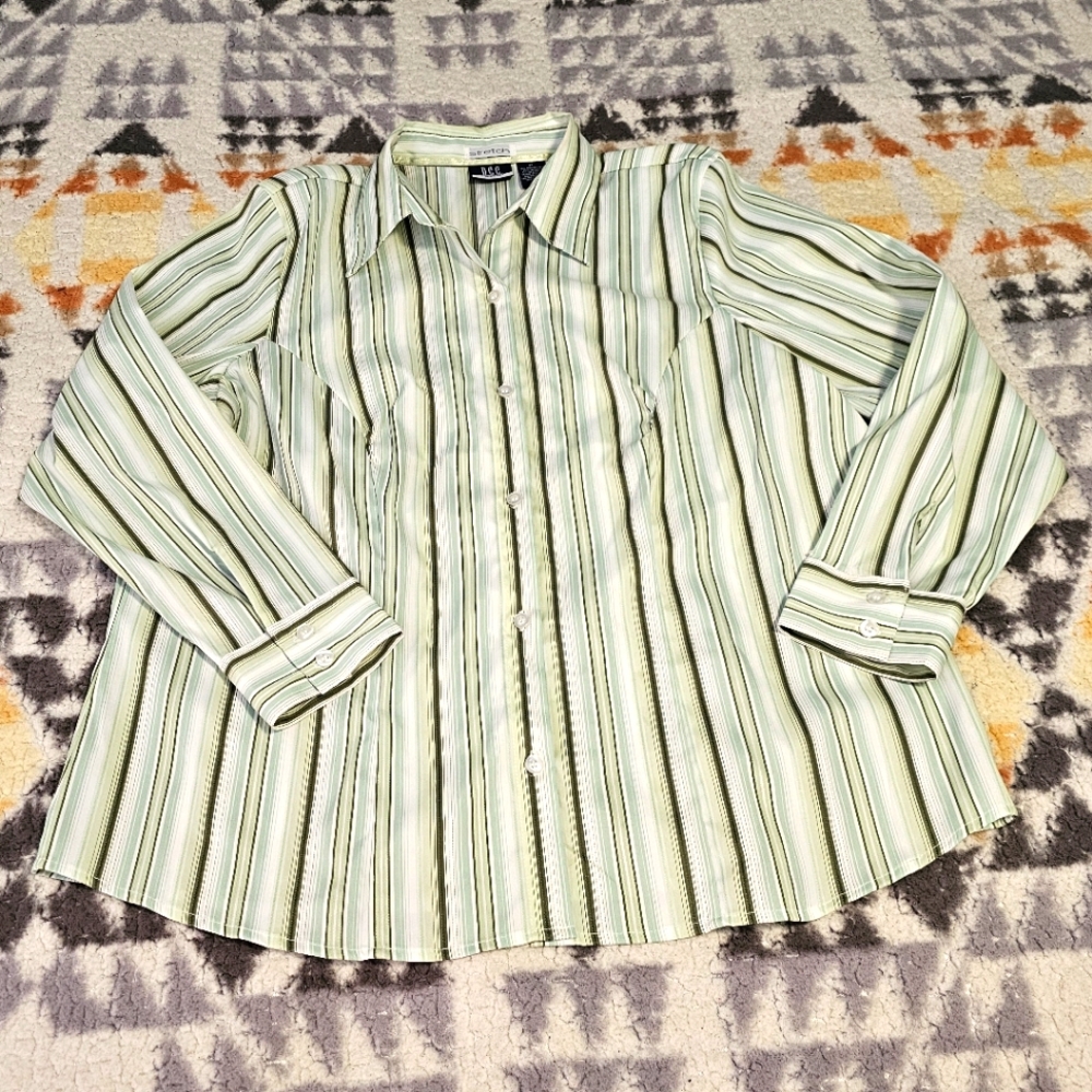 DCC Woman Button Down Shirt Size 1X